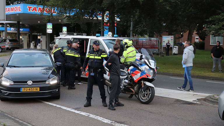 Arrestatie bij de vechtpartij in Waalwijk (foto: Erik Haverhals, FPMB).