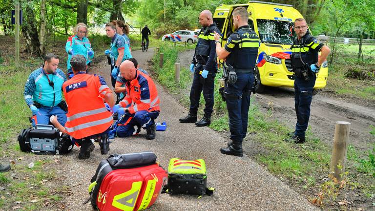 Traumaheli rukt uit voor wespensteek, man onwel