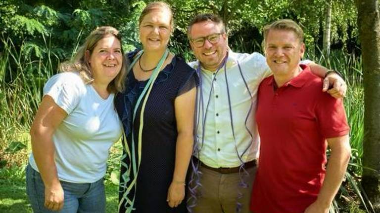 De organisatie van het benefietdiner. Van links naar rechts: Charlotte, Nienke, Dirk, Arno.