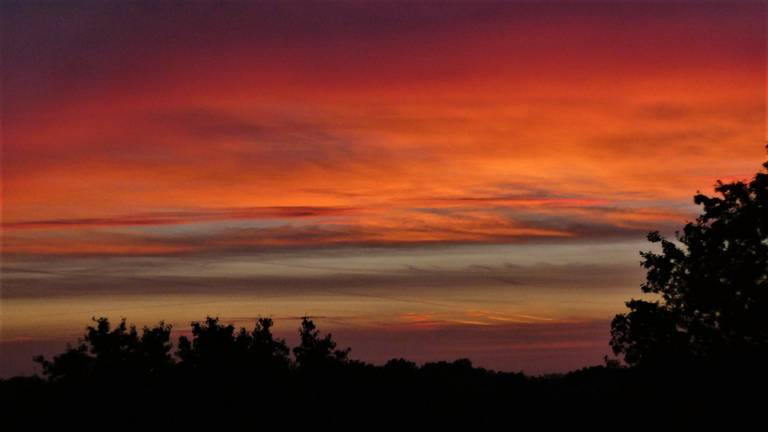 Brabantse lucht kleurt rood, dit zijn de mooiste beelden 