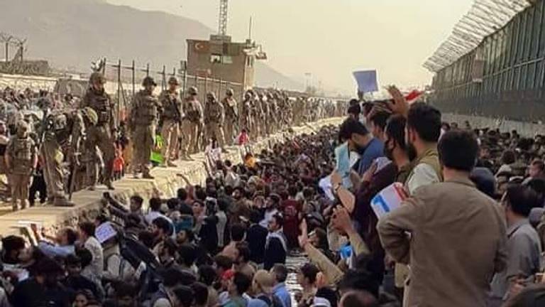 Het uitzicht van Hariwa op het vliegveld van Kabul (Foto: Hariwa)
