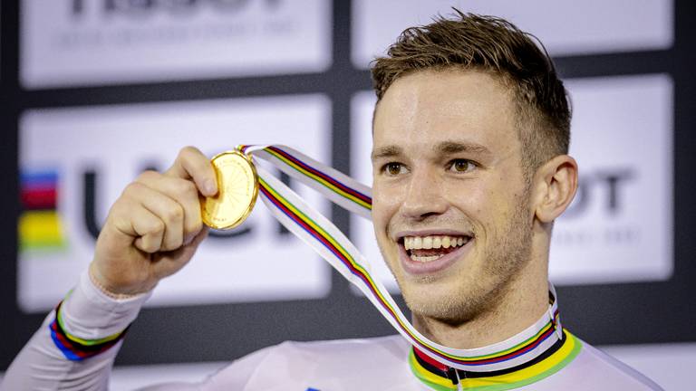 Harrie Lavreysen met zijn gouden medaille (Foto: ANP). 