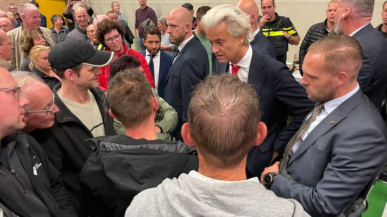 Geert Wilders tijdens de inspraakavond over het azc in Bakel (foto: Alice van der Plas).