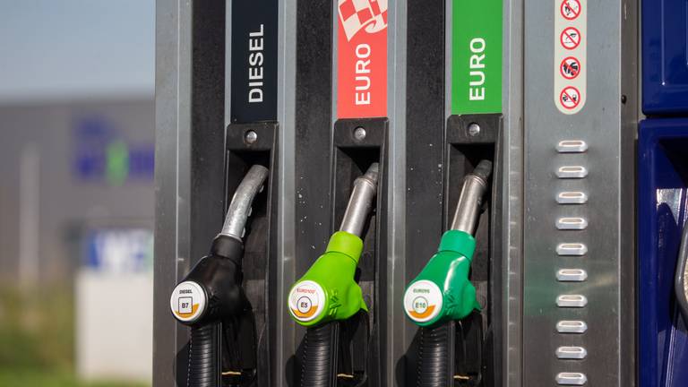 Mogelijk komt er binnenkort geen diesel meer uit de pomp (foto: ANP).