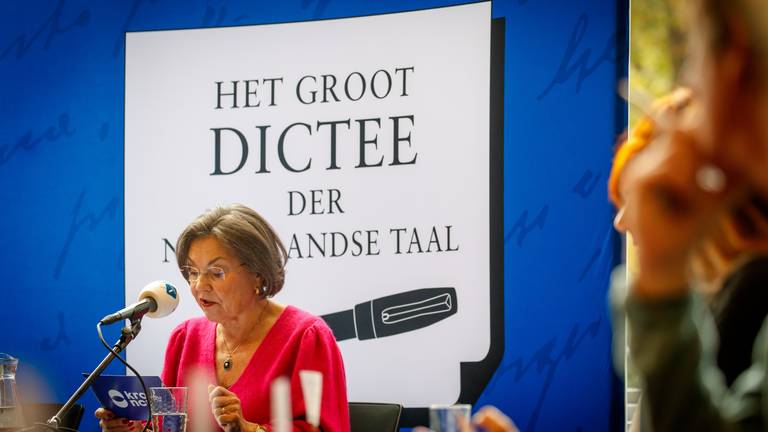 Het Groot Dictee werd ook dit jaar voorgedragen voor Gerdi Verbeet (foto: ANP 2021/Levin den Boer)