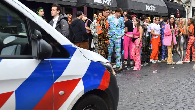 De politie krijgt hulp van in totaal vier Belgische collega's (foto: ANP).