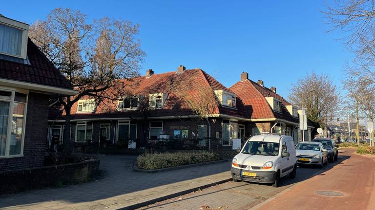 Het is niet duidelijk of deze huizen kunnen blijven staat (Foto: Agnes van der Straaten)