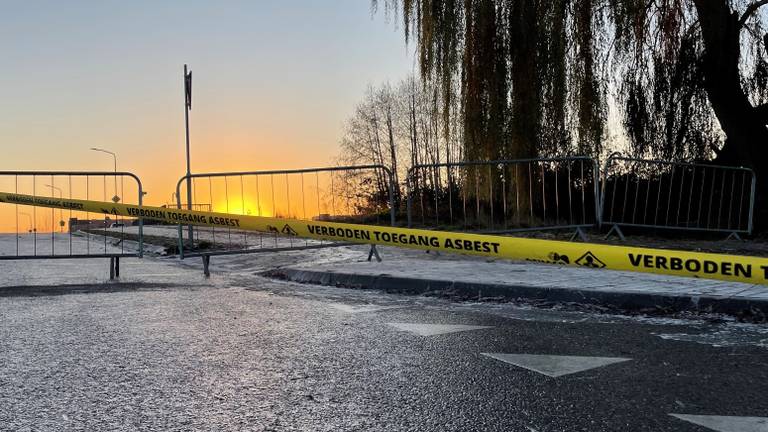 Toegangswegen zijn afgesloten in de wijk in Zevenbergen