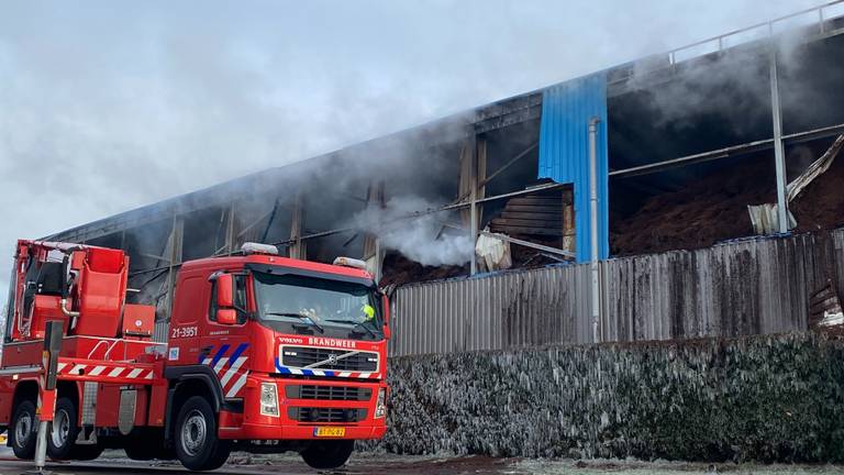 Brandweer de hele dag bezig met blussen brand Boekel, overlast voorbij