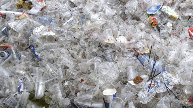 Geen plastic zee meer in de zaal (foto: ANP).