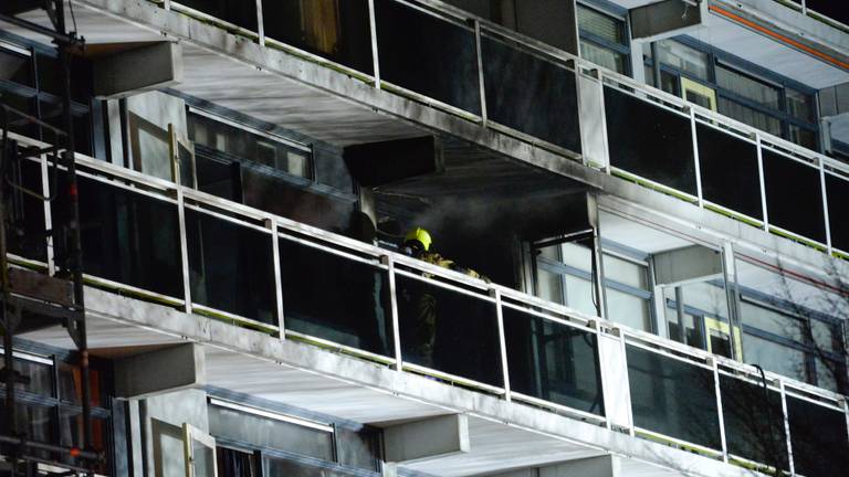Grote brand in flatgebouw Breda: bewoner naar het ziekenhuis gebracht