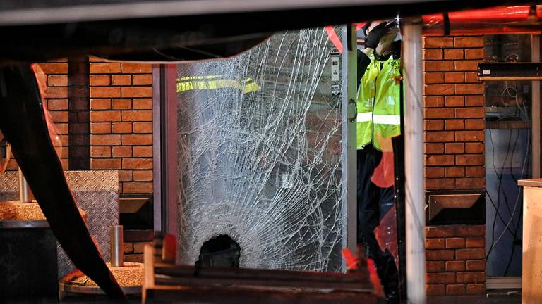 Veel schade bij de shishalounge in Tilburg na explosie. (Foto: SQ Vision Mediaprodukties)