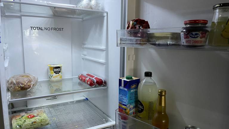 De koelkast van Antoinette met nog vier dagen te gaan (Foto: Alice van der Plas)