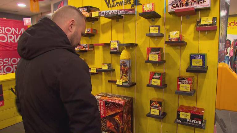 Vuurwerk kopen in Nederland mag weer (foto: Omroep Brabant).