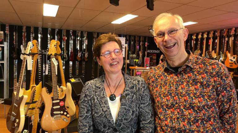 De winkel van Kees en Leonie gaat sluiten.