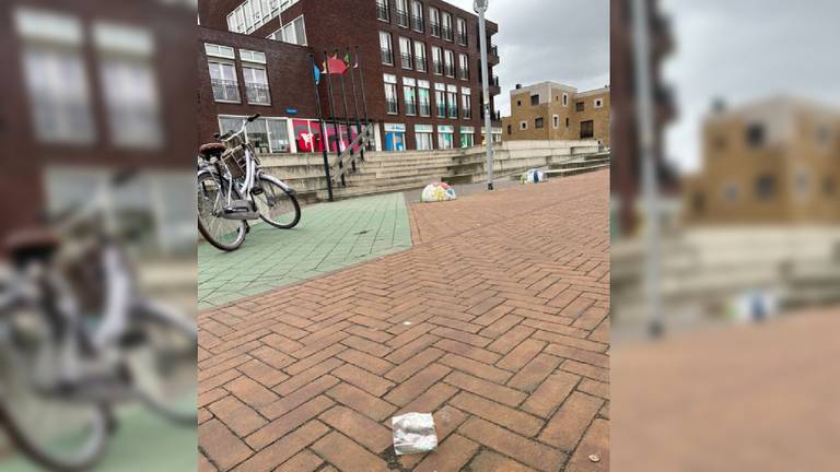 Cocaïne op straat bij basisschool (foto: Instagram/Wijkagent Oud Woensel).
