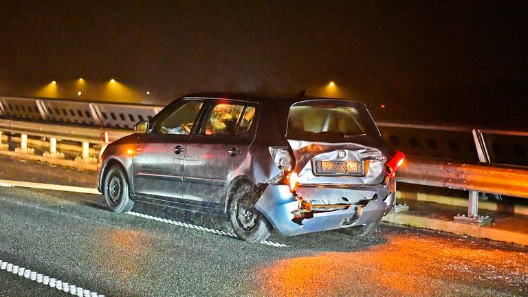 Ongelukken op viaduct door gladheid (foto: Rico Vogels / SQ Vision).