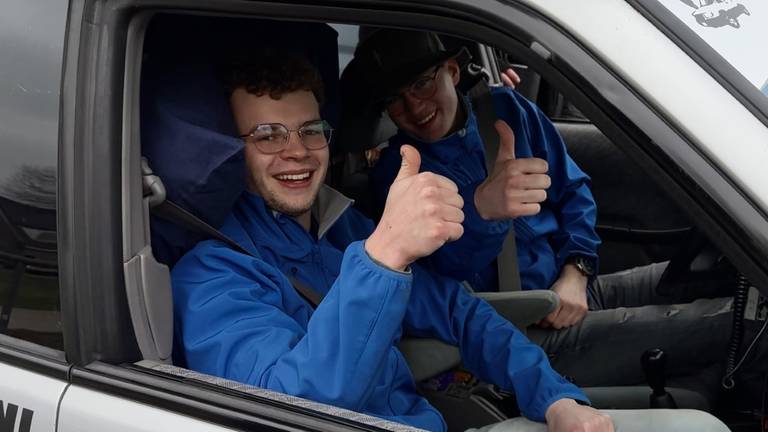 Studenten vertrekken met de auto naar Gambia: 'Dolblij dat we kunnen gaan'
