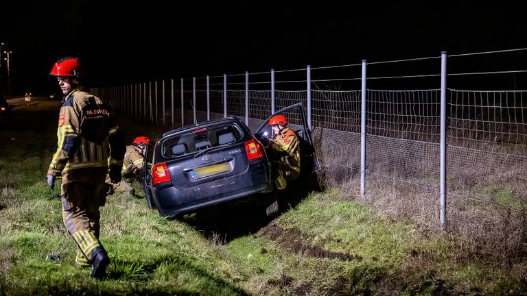 Vrouw raakt van de weg en raakt gewond (foto: Jack Brekelmans / SQ Vision).