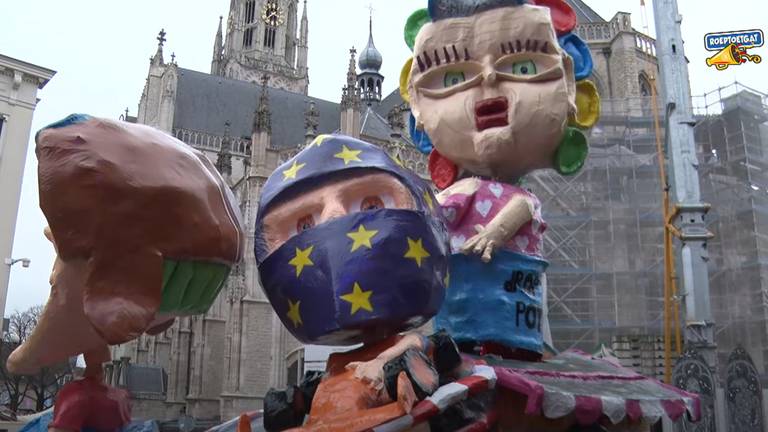 De optocht van dit jaar in Breda, met op de achtergrond de Grote Kerk. (foto: Omroep Brabant).