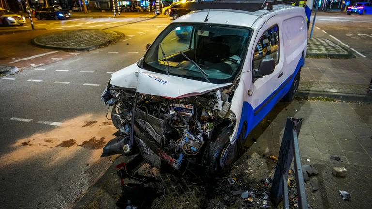 Busjes botsen op kruising (foto: SQ Vision). 