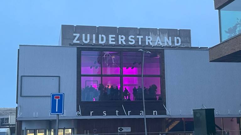 Het Zuiderstrandtheater (nu nog) in Den Haag (foto: Agnes van der Straaten).