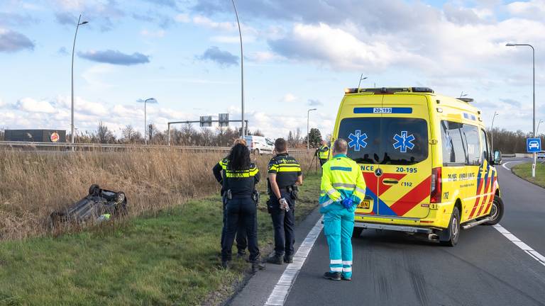 De verbindingsweg bij de A59 werd tijdelijk afgesloten. Foto: Iwan van Dun / SQ Vision Mediaprodukties