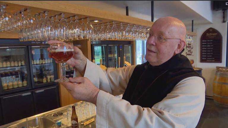 Isaac Majoor met het nieuwe bier