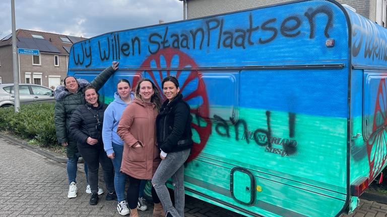 Protest bij het kamp in Waalwijk tegen het tekort aan standplaatsen.