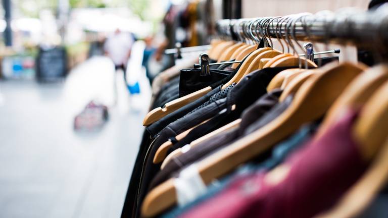 De man is eigenaar van drie kledingwinkels in Breda (foto: Pixabay).