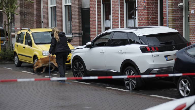 Politie onderzoekt auto op Boulevard Antverpia (Foto: Christian Traets/SQ Vision)