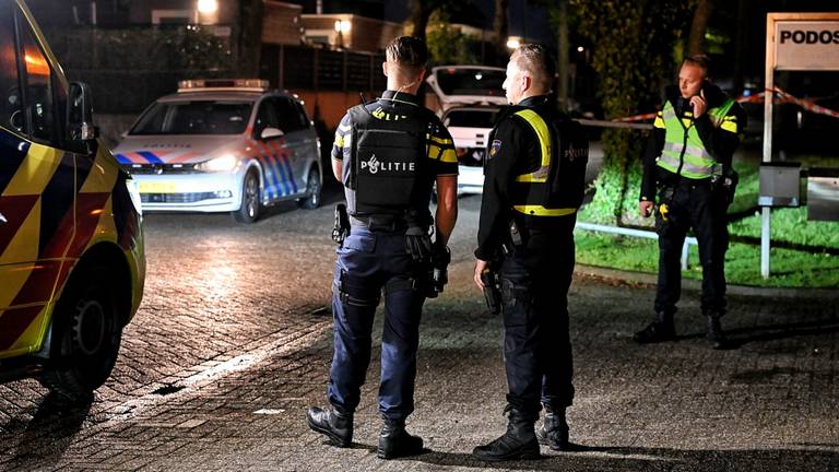 De politie doet onderzoek op de Nijverheidsweg (foto: SQ Vision/Toby de Kort).