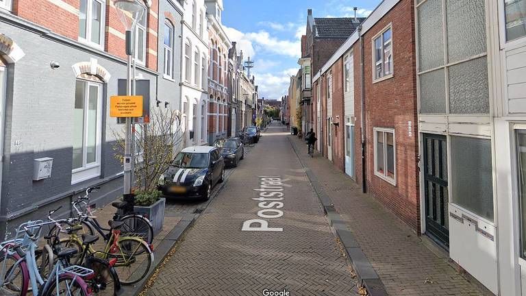Man ziet vrouw in zijn vest lopen en wordt gebeten als hij er iets van zegt