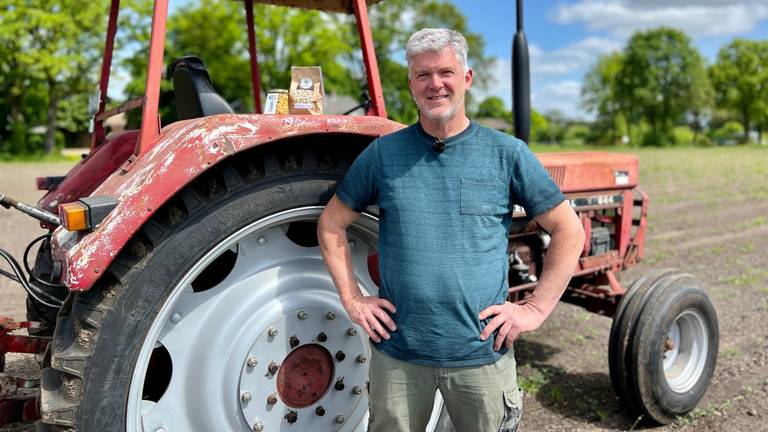 Boer John met zijn trekker 