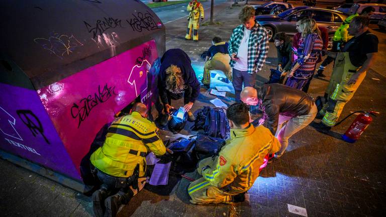 Tassen gejat uit auto's, zoektocht leidt eigenaren naar kledingcontainers
