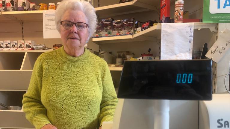 Jo Horward stopt na 54 jaar met haar dierenwinkel