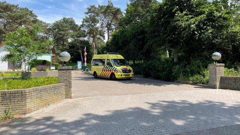 Hulp mocht niet meer baten voor de persoon die in het water lag (foto: Marco van den Broek/SQ Vision).