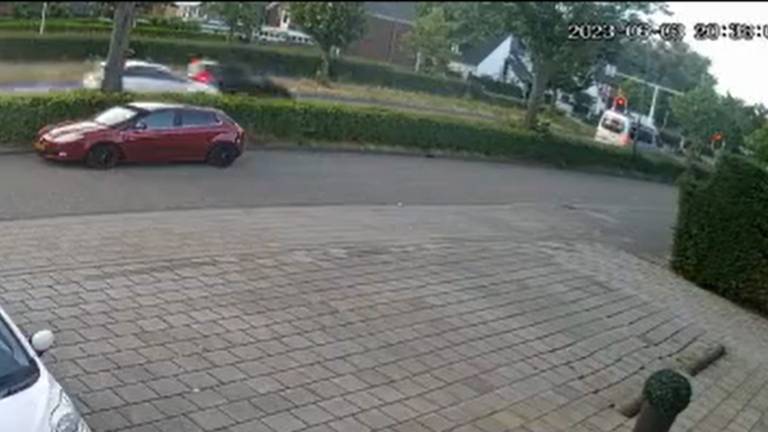 Politie deelt beelden van straatrace Helmond in zoektocht naar zwarte Golf