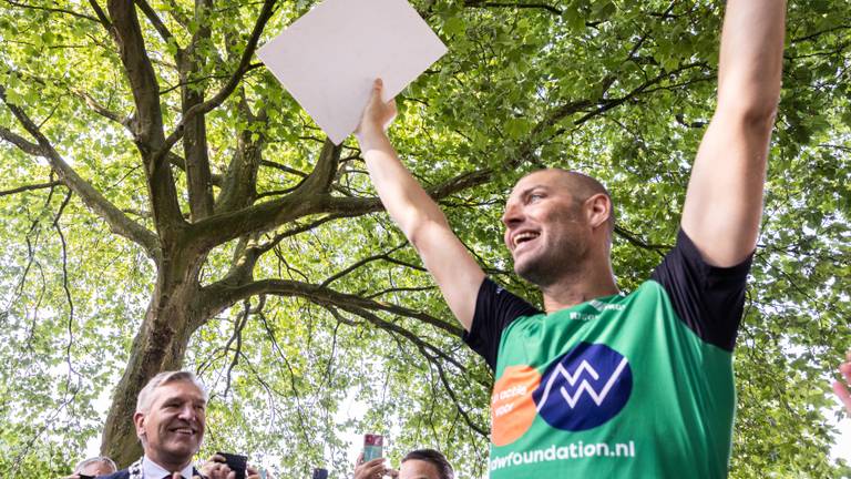 Maarten van der Weijden is ook een gewaardeerd merk (foto: Raymond van Olphen/elfstedentriatlon 2023).