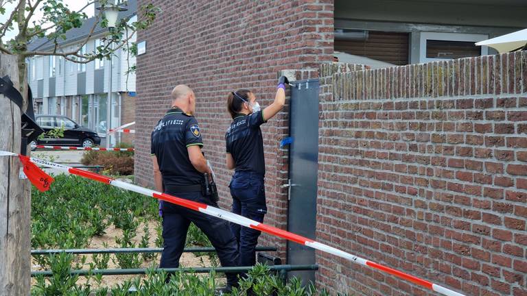 Sporenonderzoek na steekpartij in Helmond (foto: Noël van Hooft)