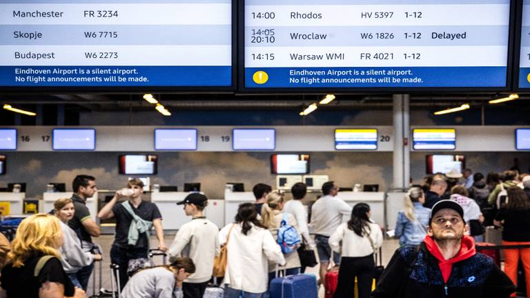 Touroperators halen reizigers last minute uit het vliegtuig naar Rhodos