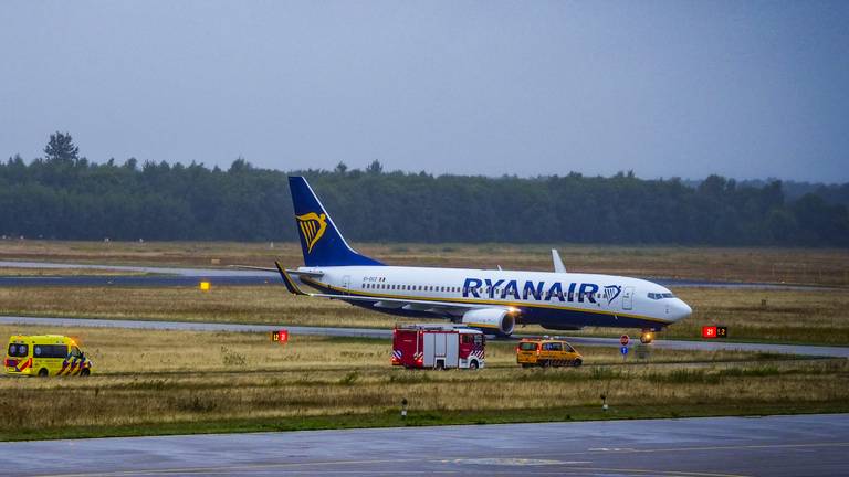 Brandweer rukt uit voor Ryanair-vliegtuig met klapband