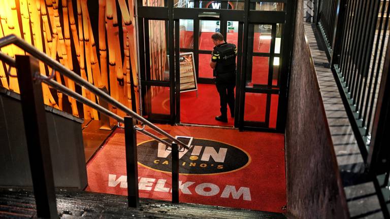Overval op casino, gewapende daders ontsnappen op scooters