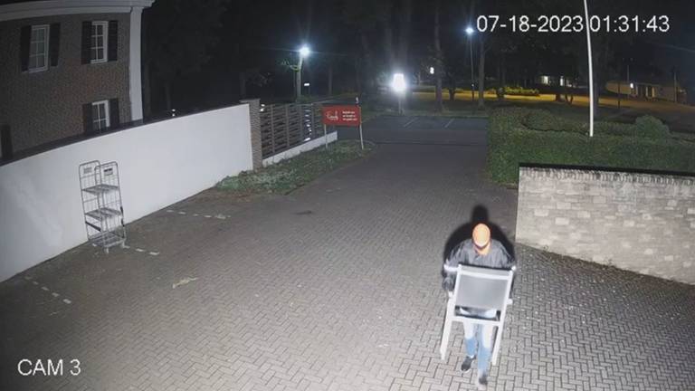 De dader in beeld (foto: politie).