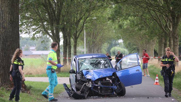 Gewonde automobilist zoekt hulp bij boer: 'Op het erf zakte hij in elkaar'
