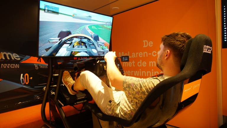 Indra hoopt op de simulator de nieuwe Max Verstappen te worden (foto: Rochelle Moes). 