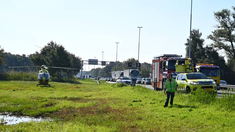 A58 weer open na ongeluk en vrachtwagen met pech