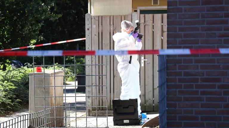 Dode vrouw gevonden in huis, politie doet onderzoek