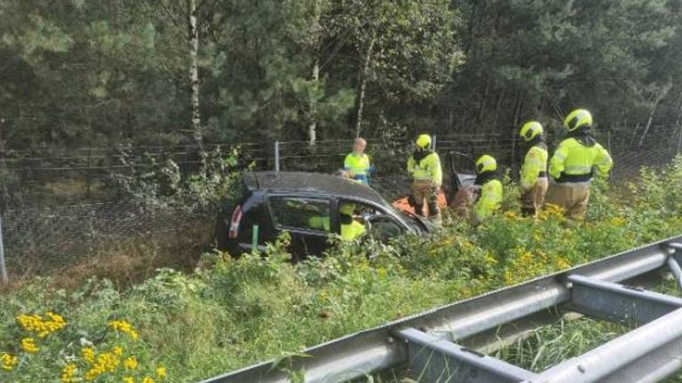 Bestuurder zwaargewond na ongeluk op A50 (foto: politie Maashorst).