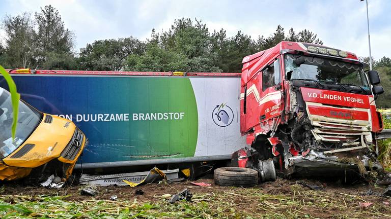 Een ongeluk op de A58. (foto: SQ Vision).
